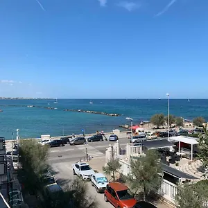 Skandivi , Bari Italia